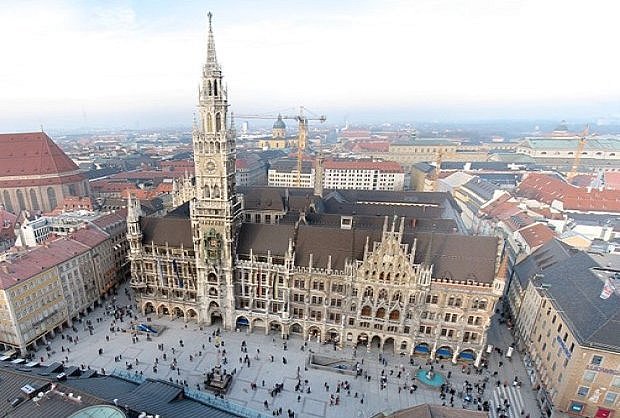 [Translate to English:] Luftaufnahme Rathaus München